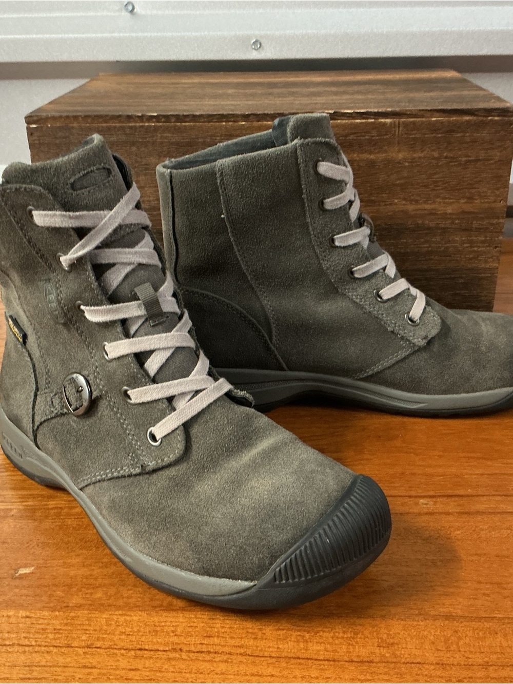 Keen Women Gray Suede Keen Dry Waterproof Side Buckle Lace Up Boot Size 8